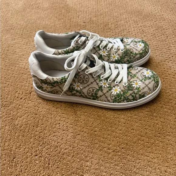 Tory Burch Beige Canvas Floral Lace-Up Sneakers with Green Vines - Picture 2 of 4